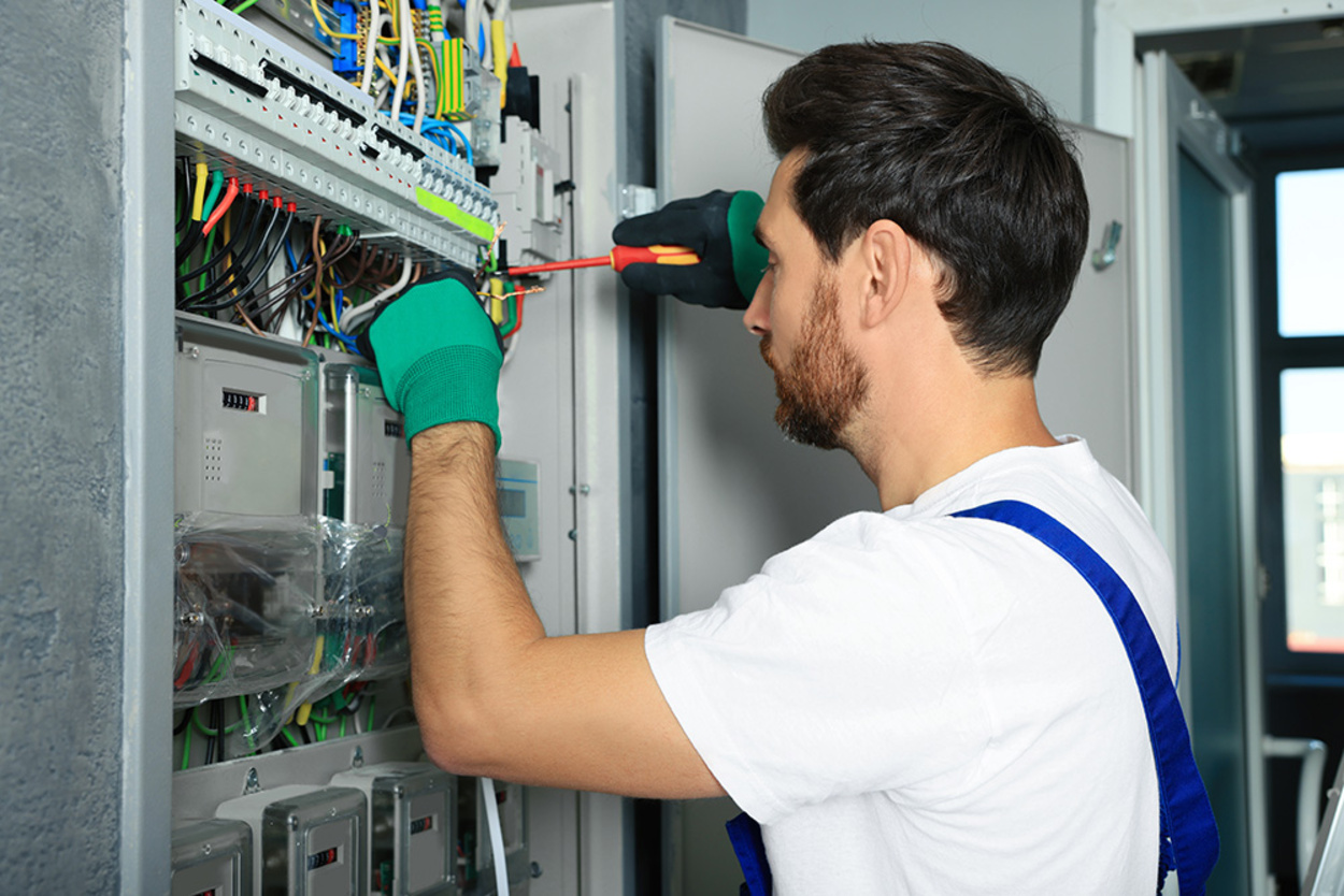 Nieder­spannungs­anlagen bei P&H Elektrotechnik GmbH in Oberasbach